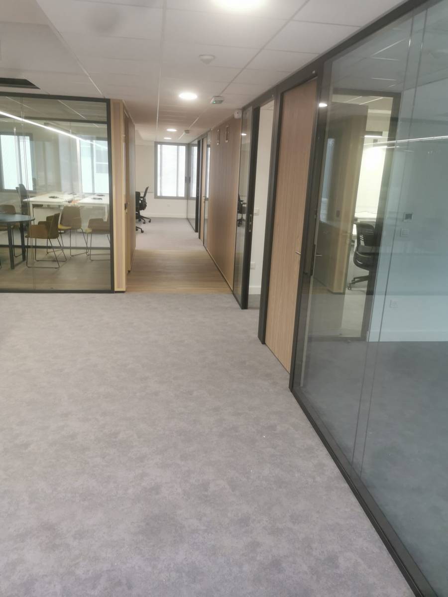 Agencement de salles de réunion et de bureaux sur la Côte d'Azur