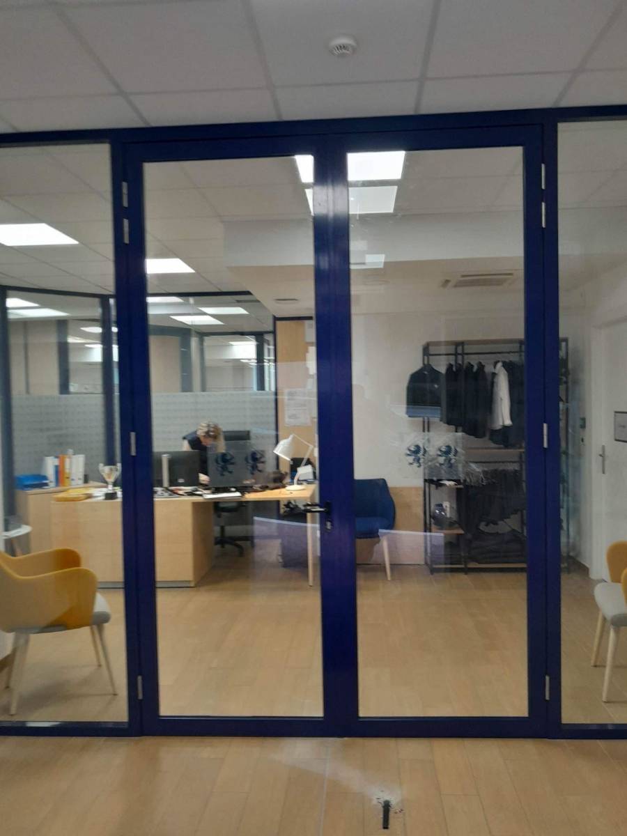  cloisons amovibles tout hauteur avec des blocs portes acoustiques  à monaco